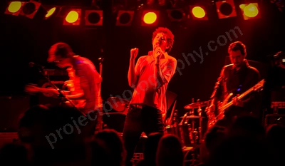 no_through_road_crowd_amp_wyliepic_6_07_14.png