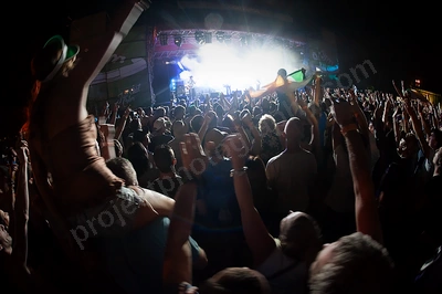 noel_gallaghers_high_flying_birds_crowd_bdo_wyliepic_2_12_35.png