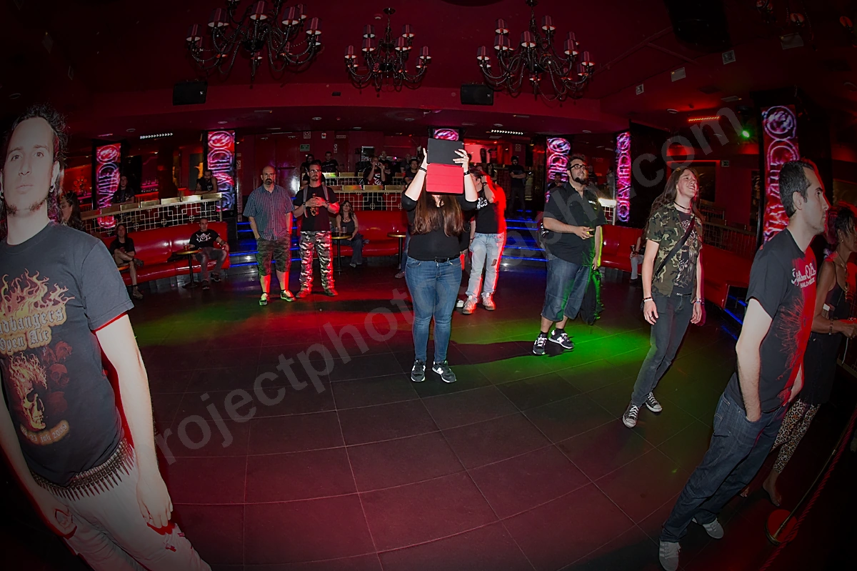 oblivion_ipad_photographer_we_rock_madrid_wyliepic_5_14_00.png
