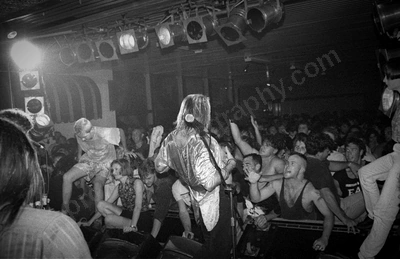 painters_and_dockers_crowd_163_shents_wyliepic_4_92_04.jpg