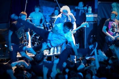 parkway_drive_crowd_capital_wyliepic_6_08_02.png