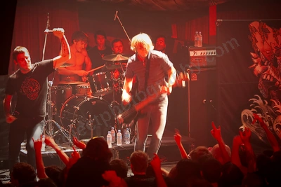 parkway_drive_crowd_capital_wyliepic_6_08_04.png