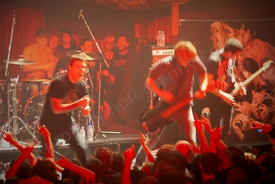 parkway_drive_crowd_capital_wyliepic_6_08_05.png