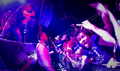 pennywise_crowd_metro_freo_wyliepic_4_13_00.png