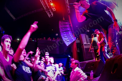 pennywise_crowd_metro_freo_wyliepic_4_13_01.png