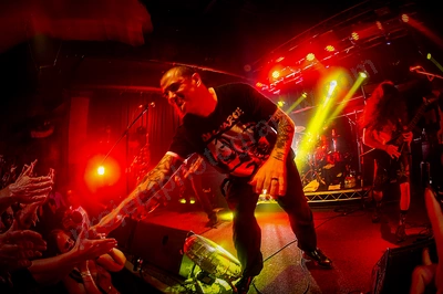 phil_anselmo_and_the_illegals_crowd_capitol_wyliepic_23_3_19_00.png