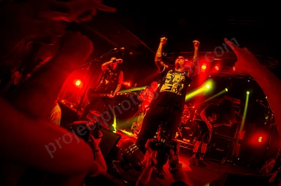 phil_anselmo_and_the_illegals_crowd_capitol_wyliepic_23_3_19_05.png