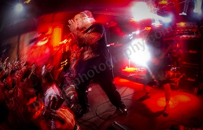 phil_anselmo_and_the_illegals_crowd_capitol_wyliepic_23_3_19_11.png