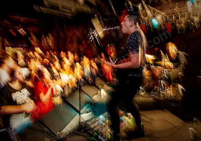polish_club_crowd_amp_wyliepic_12_18_02.png