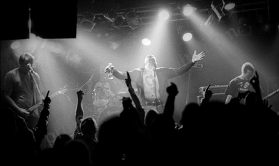 poppin_mommas_crowd_amp_2698_wyliepic_5_06_00.jpg