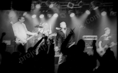 poppin_mommas_crowd_amp_2698_wyliepic_5_06_02.jpg