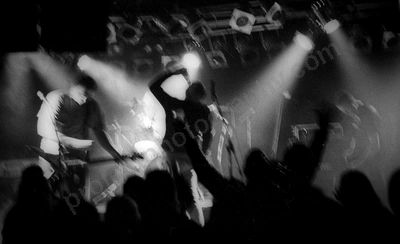 poppin_mommas_crowd_amp_2698_wyliepic_5_06_03.jpg