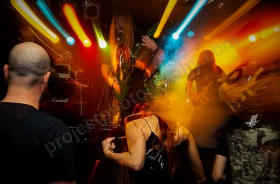 prognosis_negative_crowd_boston_wyliepic_29_3_19_05.png
