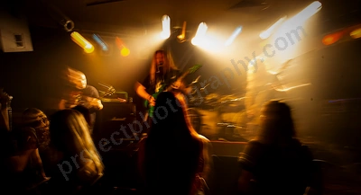 prognosis_negative_crowd_boston_wyliepic_29_3_19_08.png