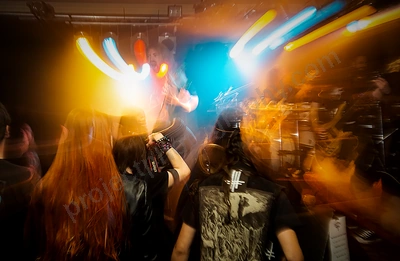 prognosis_negative_crowd_boston_wyliepic_29_3_19_19.png