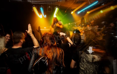 prognosis_negative_crowd_boston_wyliepic_29_3_19_20.png