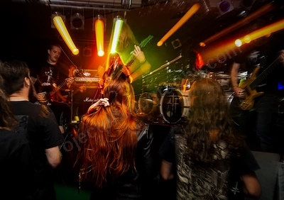 prognosis_negative_crowd_boston_wyliepic_29_3_19_43.png