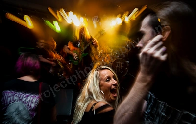 prognosis_negative_crowd_boston_wyliepic_29_3_19_58.png