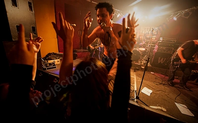 project_mayhem_crowd_rosemount_wyliepic_7_08_05.png