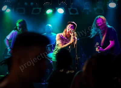 ray_finkle_crowd_amp_wyliepic_7_17_03.png