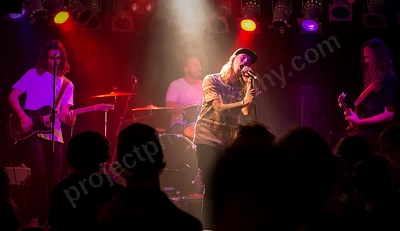 ray_finkle_crowd_amp_wyliepic_7_17_04.png
