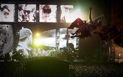 red_hot_chili_peppers_crowd_bdo_wyliepic_13_05.png