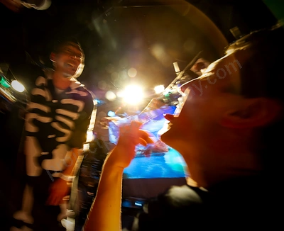 regurgitator_crowd_amp_wyliepic_8_11_01.png