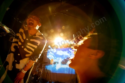 regurgitator_crowd_amp_wyliepic_8_11_02.png
