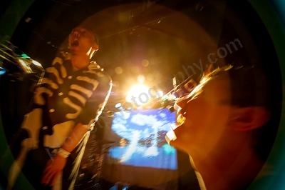 regurgitator_crowd_amp_wyliepic_8_11_03.png