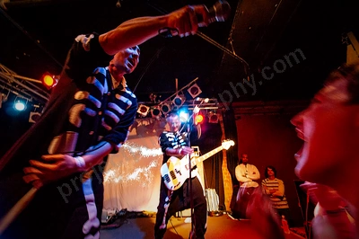 regurgitator_crowd_amp_wyliepic_8_11_08.png
