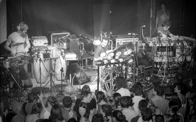 rhizome_crowd_metro_freo_2095_wyliepic_5_02_04.jpg