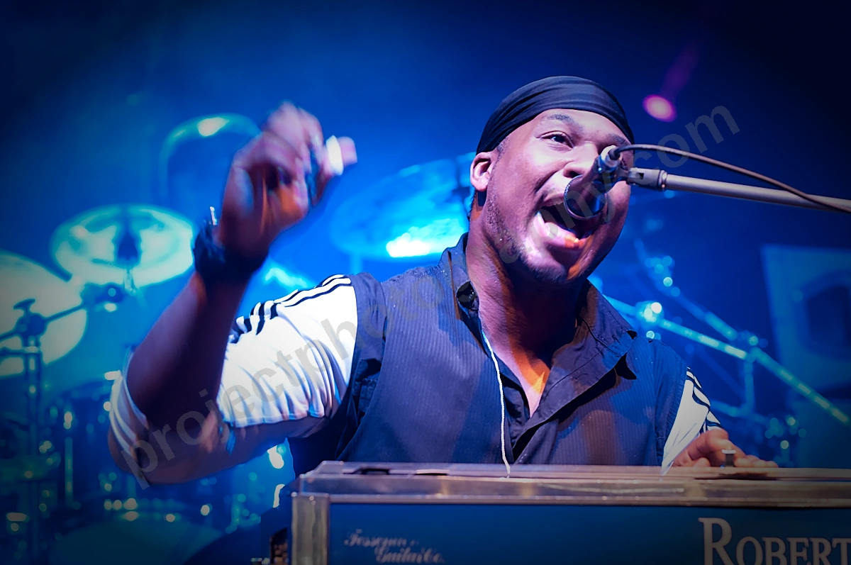 rob_randolf_blues_roots_wyliepic_4_11_002.png