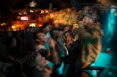 saviour_amp_crowd_wyliepic_12_17_001.png