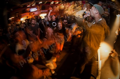 saviour_amp_crowd_wyliepic_12_17_005.png