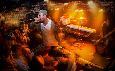 saviour_amp_crowd_wyliepic_12_17_012.png