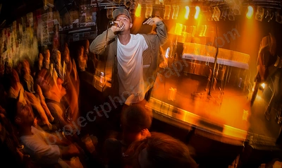 saviour_amp_crowd_wyliepic_12_17_028.png