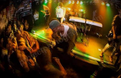 saviour_amp_crowd_wyliepic_12_17_030.png