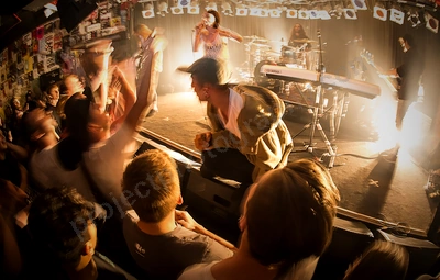 saviour_amp_crowd_wyliepic_12_17_031.png