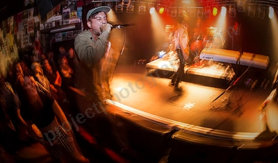 saviour_amp_crowd_wyliepic_12_17_034.png