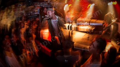 saviour_amp_crowd_wyliepic_12_17_038.png