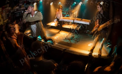 saviour_amp_crowd_wyliepic_12_17_042.png