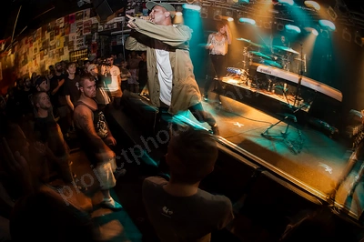 saviour_amp_crowd_wyliepic_12_17_044.png