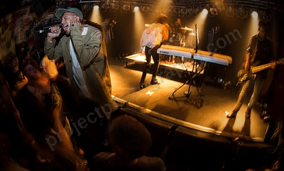 saviour_amp_crowd_wyliepic_12_17_045.png