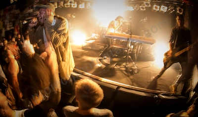 saviour_amp_crowd_wyliepic_12_17_046.png