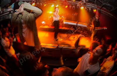 saviour_amp_crowd_wyliepic_12_17_050.png