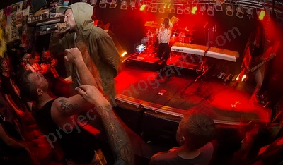 saviour_amp_crowd_wyliepic_12_17_053.png
