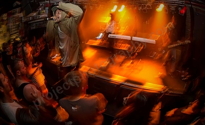 saviour_amp_crowd_wyliepic_12_17_059.png