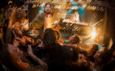 saviour_amp_crowd_wyliepic_12_17_063.png