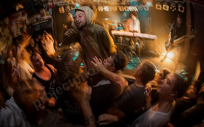 saviour_amp_crowd_wyliepic_12_17_064.png