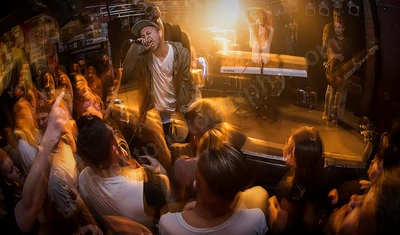 saviour_amp_crowd_wyliepic_12_17_076.png